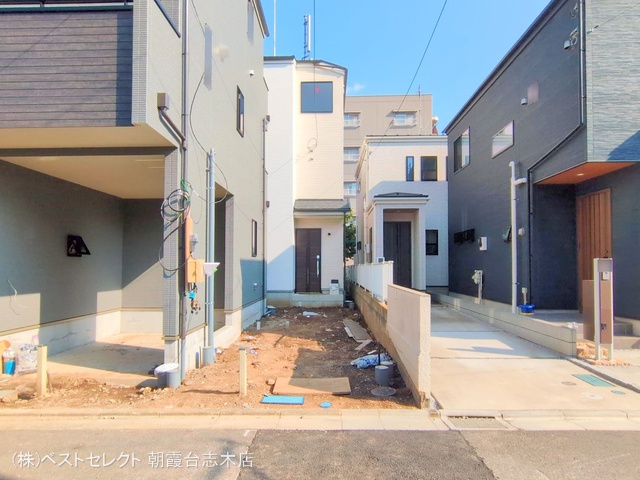 埼玉県志木市幸町2丁目の新築戸建て外構写真 2025年8月25日撮影