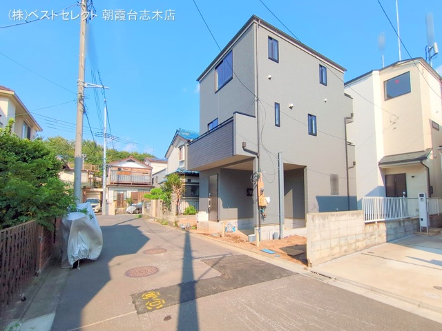 埼玉県志木市幸町2丁目の新築戸建て外構写真 2025年8月25日撮影