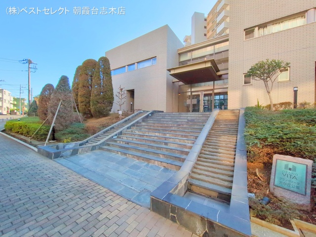 埼玉県和光市白子１丁目のマンション『グランヴィータ光が丘公園』エントランス写真 2025年1月21日撮影