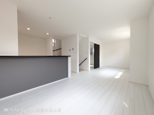 埼玉県志木市柏町6丁目の新築戸建てリビング写真 2025年8月31日撮影