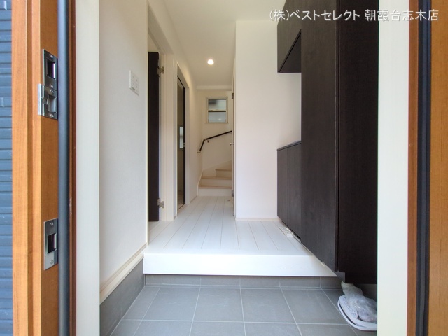 埼玉県志木市柏町6丁目の新築戸建て玄関写真 2025年8月31日撮影
