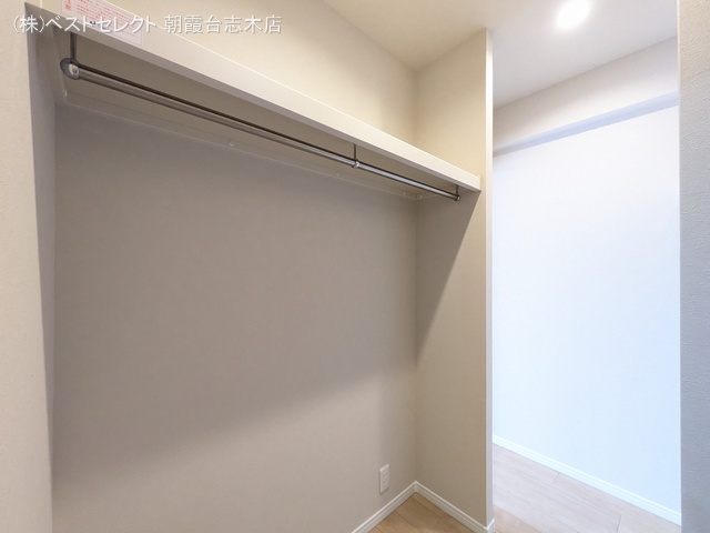 埼玉県和光市下新倉４丁目のマンション『クリオ西高島平参番館』収納(ウォークインクローゼット)写真 2025年9月15日撮影