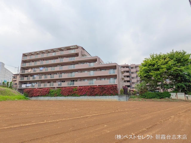 埼玉県和光市下新倉4丁目のマンション『クリオ西高島平参番館』外観写真 2025年4月23日撮影