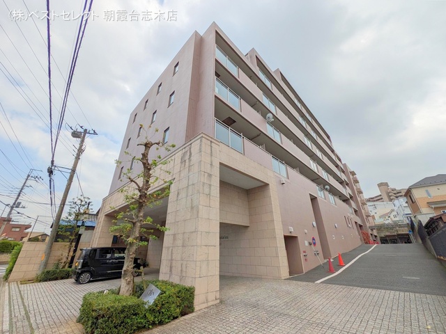 埼玉県和光市下新倉4丁目のマンション『クリオ西高島平参番館』外観写真 2025年4月23日撮影