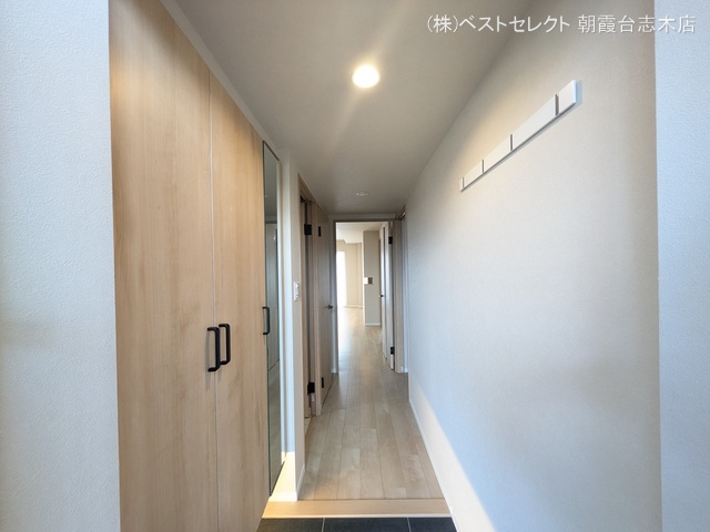 埼玉県和光市下新倉4丁目のマンション『クリオ西高島平参番館』玄関写真 2025年9月15日撮影