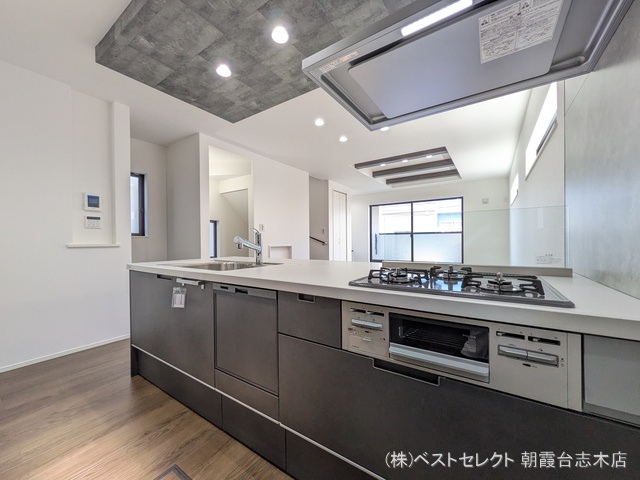 埼玉県志木市本町2丁目の新築戸建てキッチン写真 2025年10月1日撮影