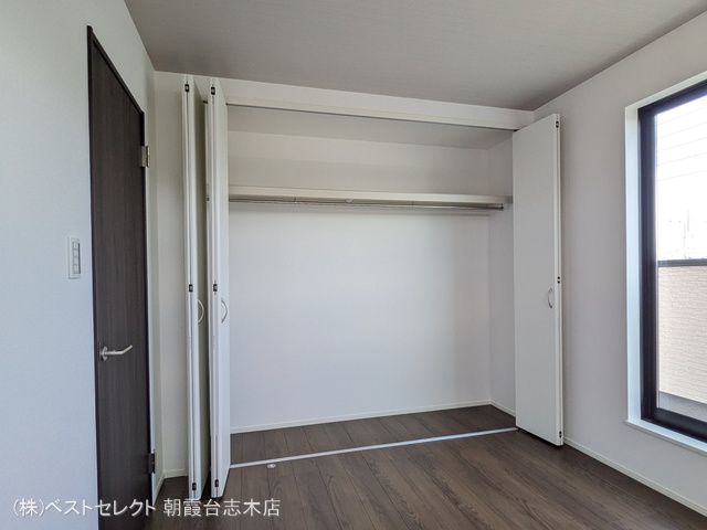 埼玉県志木市本町２丁目の新築戸建て収納(ウォークインクローゼット)写真 2025年10月1日撮影