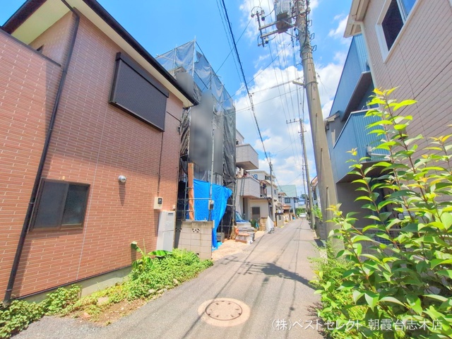埼玉県志木市本町2丁目の新築戸建てシート写真 2025年6月26日撮影