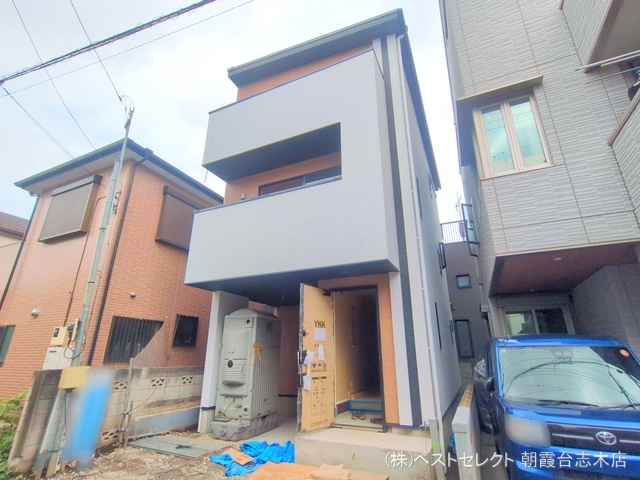 埼玉県志木市本町2丁目の新築戸建て外構写真 2025年7月16日撮影