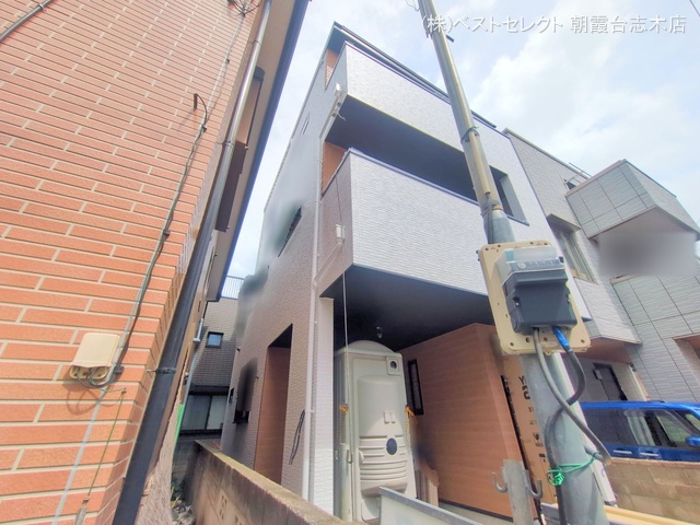 埼玉県志木市本町2丁目の新築戸建て外構写真 2025年7月16日撮影