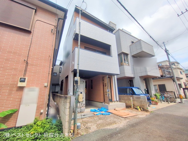 埼玉県志木市本町2丁目の新築戸建て外構写真 2025年7月16日撮影