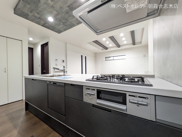 埼玉県朝霞市宮戸2丁目の新築戸建てキッチン写真 2025年10月8日撮影