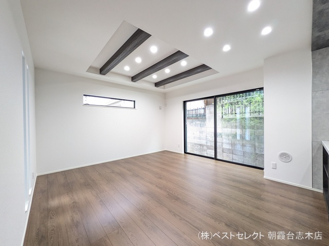 埼玉県朝霞市宮戸2丁目の新築戸建てリビング写真 2025年10月8日撮影