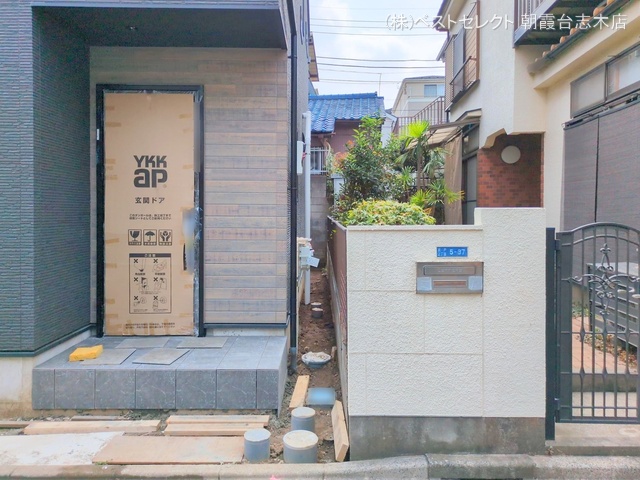 埼玉県朝霞市宮戸2丁目の新築戸建て外構写真 2025年8月21日撮影