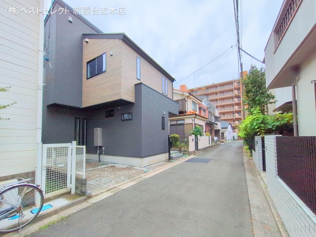 埼玉県朝霞市宮戸2丁目の新築戸建て外構写真 2025年9月11日撮影