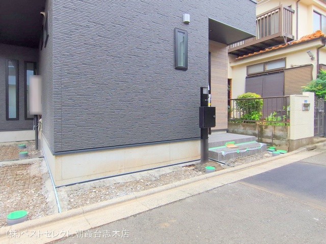 埼玉県朝霞市宮戸2丁目の新築戸建て外構写真 2025年9月11日撮影