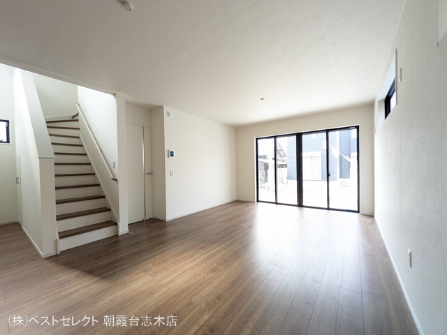 埼玉県新座市西堀２丁目の新築戸建てリビング写真 2025年9月17日撮影
