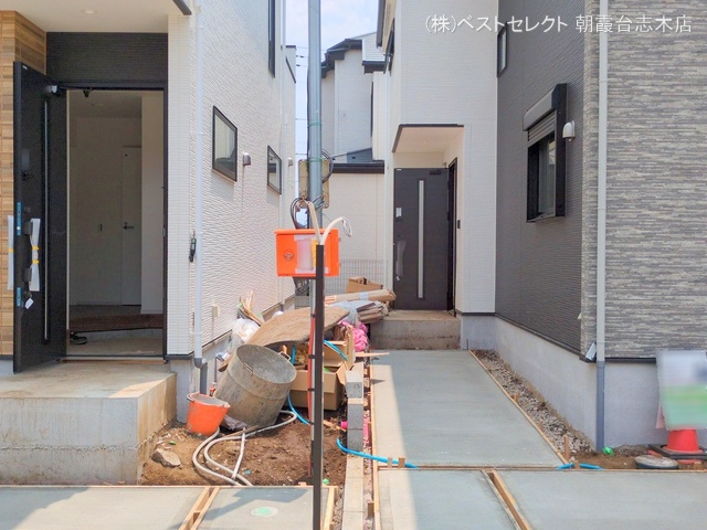 埼玉県新座市西堀２丁目の新築戸建て外構写真 2025年7月8日撮影