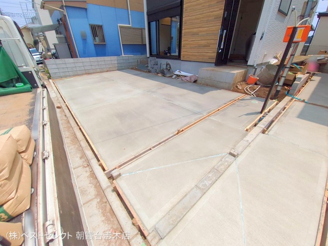 埼玉県新座市西堀２丁目の新築戸建て外構写真 2025年7月8日撮影