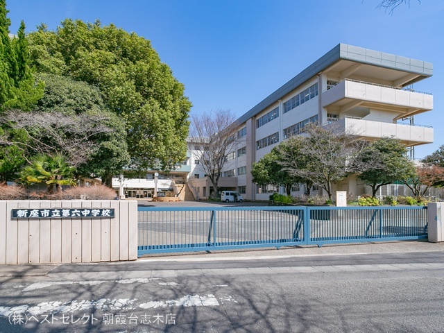 新座市立第六中学校　距離2100m