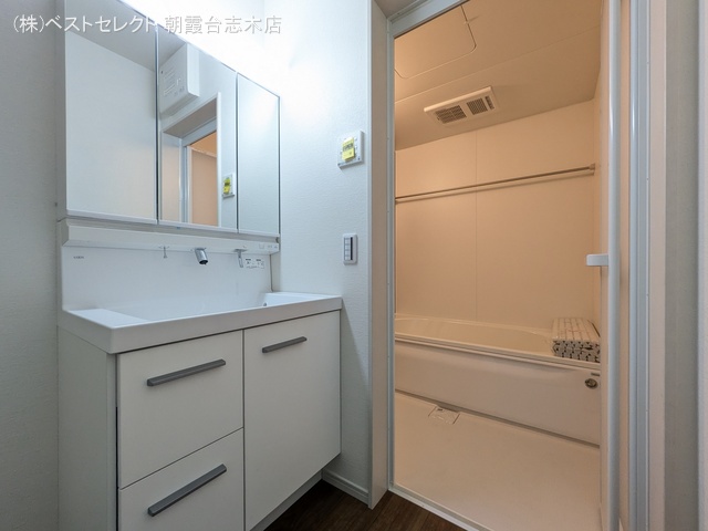 埼玉県新座市西堀２丁目の新築戸建て洗面所写真 2025年9月17日撮影