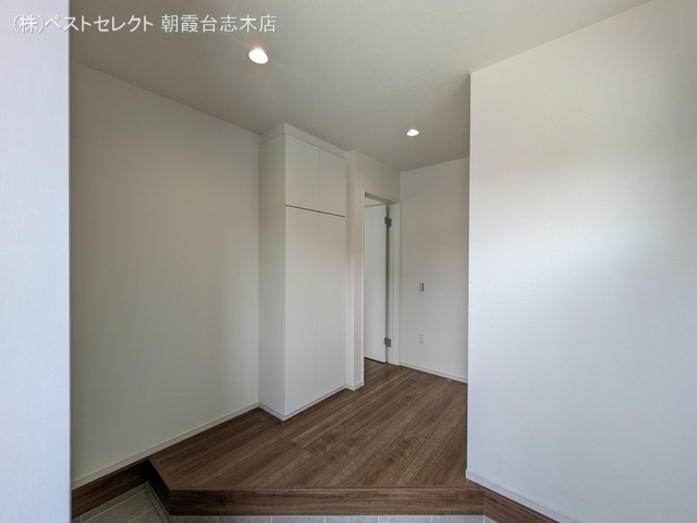 埼玉県新座市西堀２丁目の新築戸建て玄関写真 2025年9月17日撮影