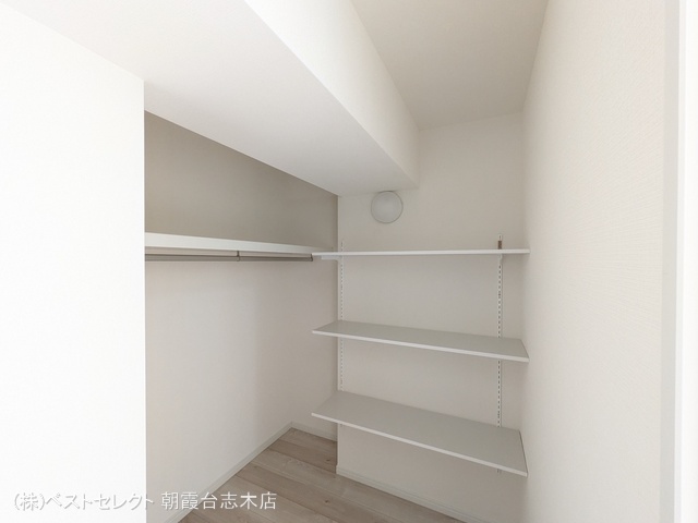 埼玉県和光市白子３丁目のマンション『西高島平スカイハイツ』収納(ウォークインクローゼット)写真 2025年9月29日撮影