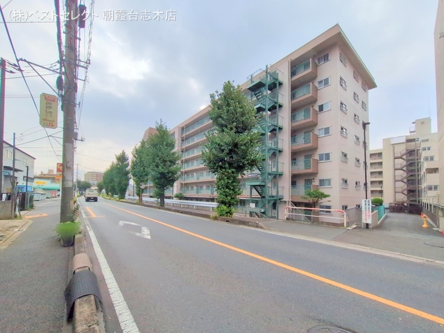 埼玉県和光市白子3丁目のマンション『西高島平スカイハイツ』外観写真 2025年9月15日撮影