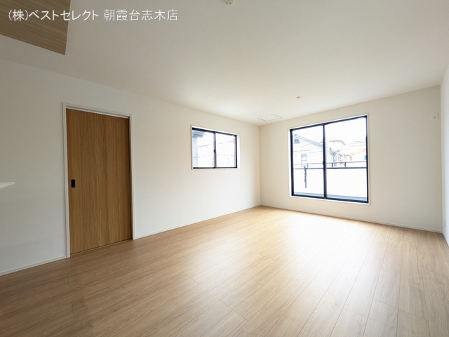 埼玉県志木市柏町3丁目の新築戸建てリビング写真 2025年10月2日撮影