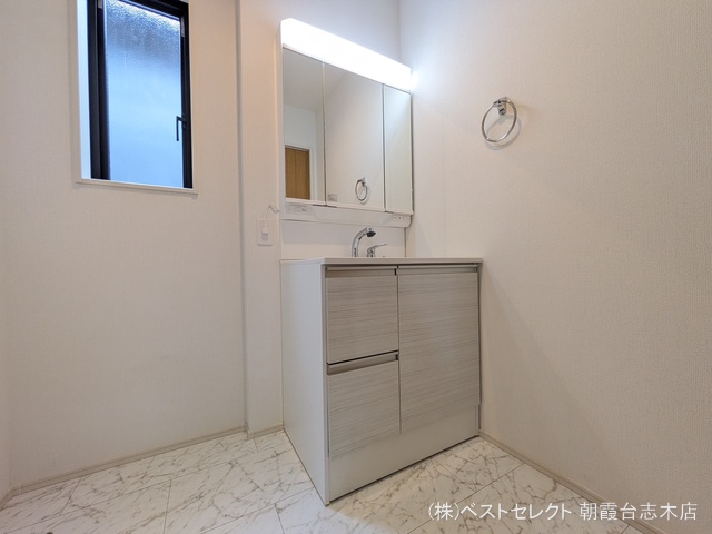 埼玉県志木市柏町3丁目の新築戸建て洗面所写真 2025年10月2日撮影