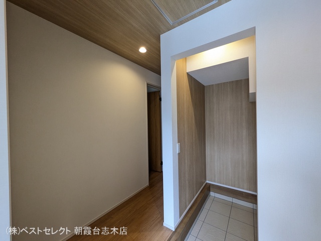 埼玉県志木市柏町3丁目の新築戸建て玄関写真 2025年10月2日撮影