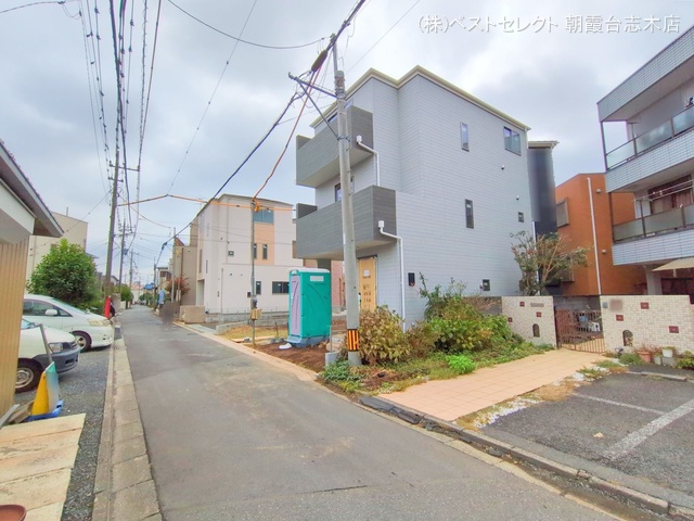 埼玉県志木市本町３丁目の新築戸建て外構写真 2025年10月14日撮影