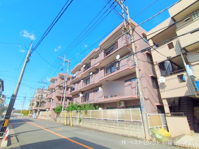 埼玉県志木市柏町６丁目のマンション『リヴァージュ志木』外観写真 2025年10月22日撮影