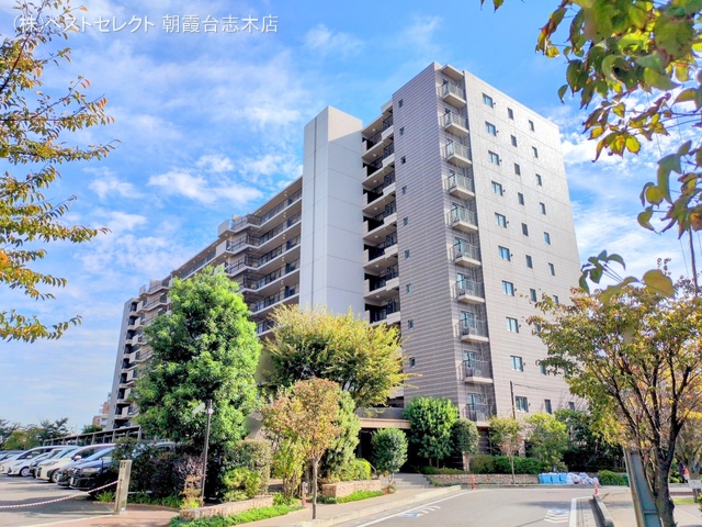 埼玉県志木市柏町１丁目のマンション『シーズンスイート志木の社』外観写真 2025年10月28日撮影