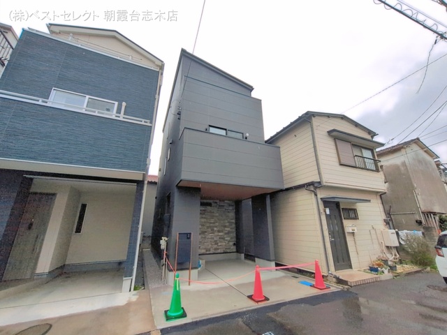 埼玉県新座市東３丁目の新築戸建て完成写真 2026年3月31日撮影