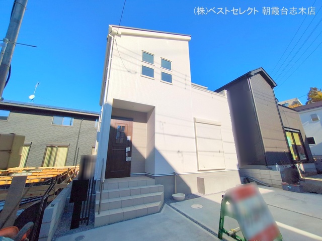 埼玉県朝霞市膝折町５丁目の新築戸建て完成写真 2025年11月16日撮影