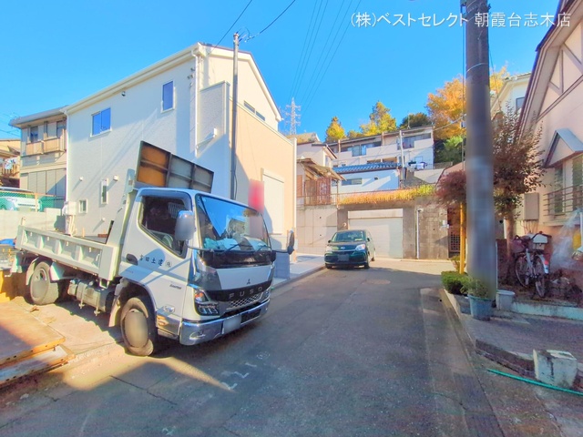 埼玉県朝霞市膝折町５丁目の新築戸建て完成写真 2025年11月16日撮影