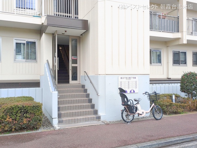 埼玉県志木市館2丁目のマンション『志木ニュータウン中央の森弐番街7号棟』外観写真 2026年2月16日撮影