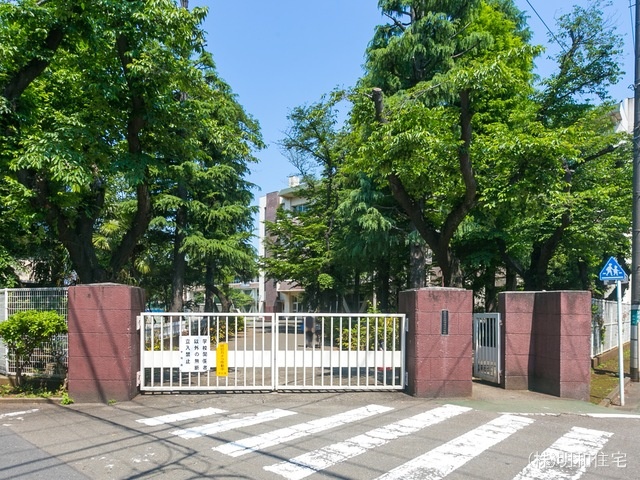 府中市立府中第四中学校　距離900m
