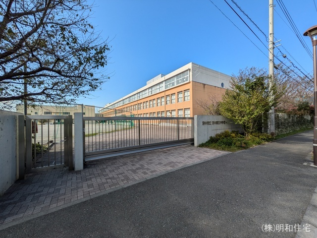 府中市立府中第三中学校 距離500m