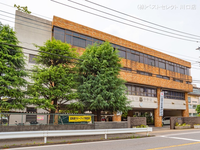 川口市立上青木中学校 距離900m