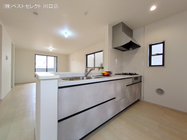 埼玉県川口市鳩ヶ谷本町2丁目の新築戸建てキッチン写真 2025年6月11日撮影