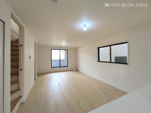 埼玉県川口市鳩ヶ谷本町2丁目の新築戸建てリビング写真 2025年6月11日撮影