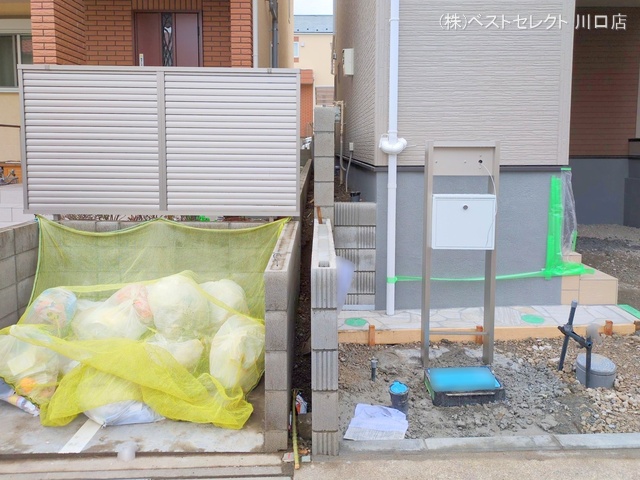 埼玉県川口市鳩ヶ谷本町2丁目の新築戸建て外構写真 2025年3月3日撮影