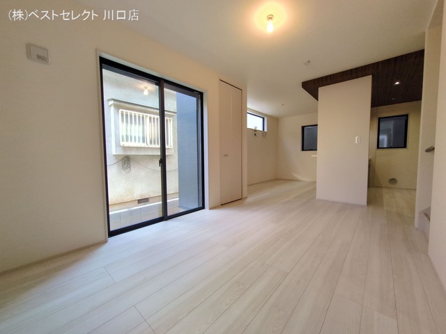 埼玉県川口市戸塚鋏町の新築戸建てリビング写真 2025年10月9日撮影