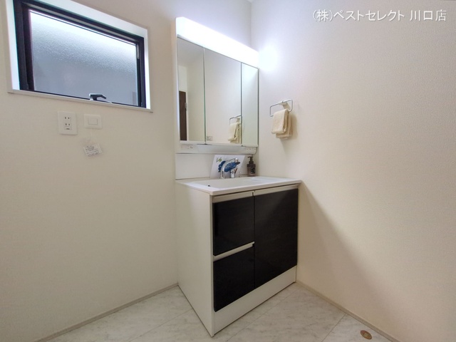 埼玉県川口市戸塚鋏町の新築戸建て洗面所写真 2025年10月9日撮影