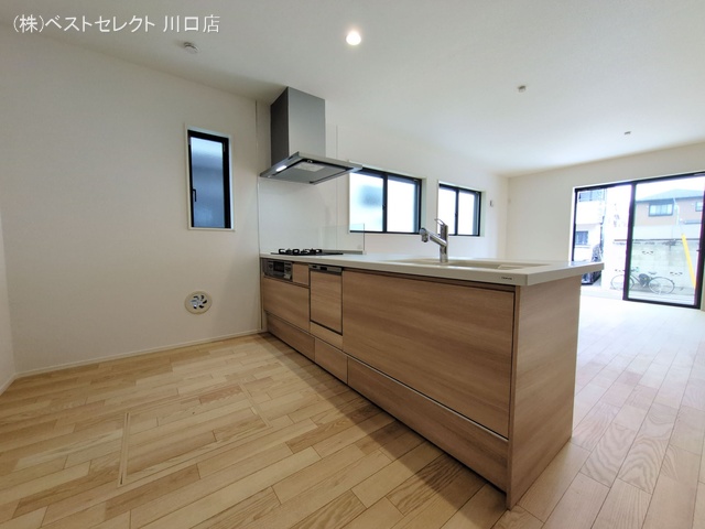 埼玉県川口市南鳩ヶ谷7丁目の新築戸建てキッチン写真 2025年9月11日撮影