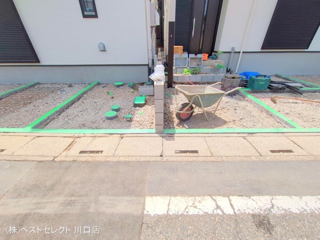 埼玉県川口市南鳩ヶ谷7丁目の新築戸建て外構写真 2025年7月31日撮影