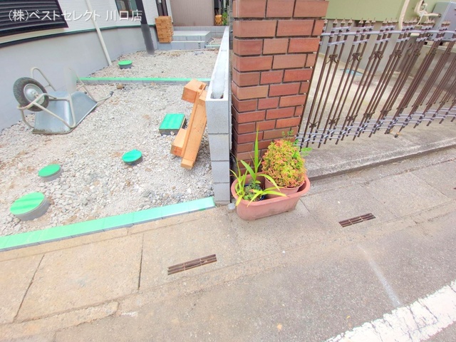 埼玉県川口市南鳩ヶ谷7丁目の新築戸建て外構写真 2025年7月31日撮影