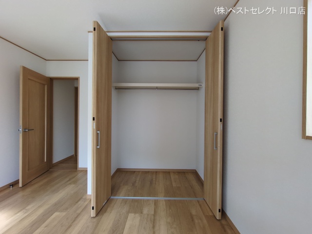 埼玉県川口市芝下３丁目の新築戸建て収納(ウォークインクローゼット)写真 2025年5月14日撮影